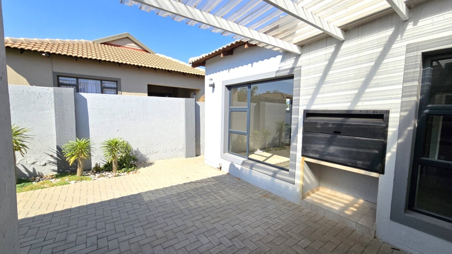 To Let 3 Bedroom Property for Rent in Melodie North West